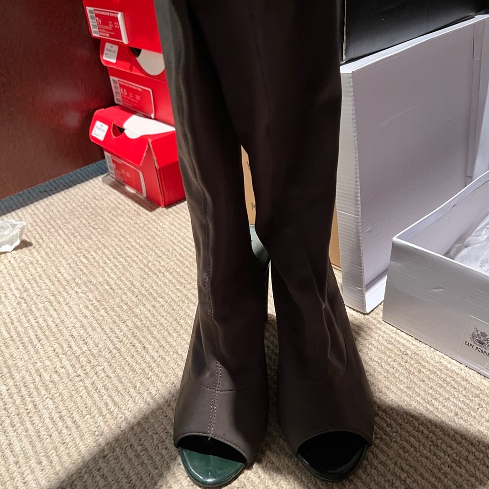 Boots only worn once thigh high perfect for fall